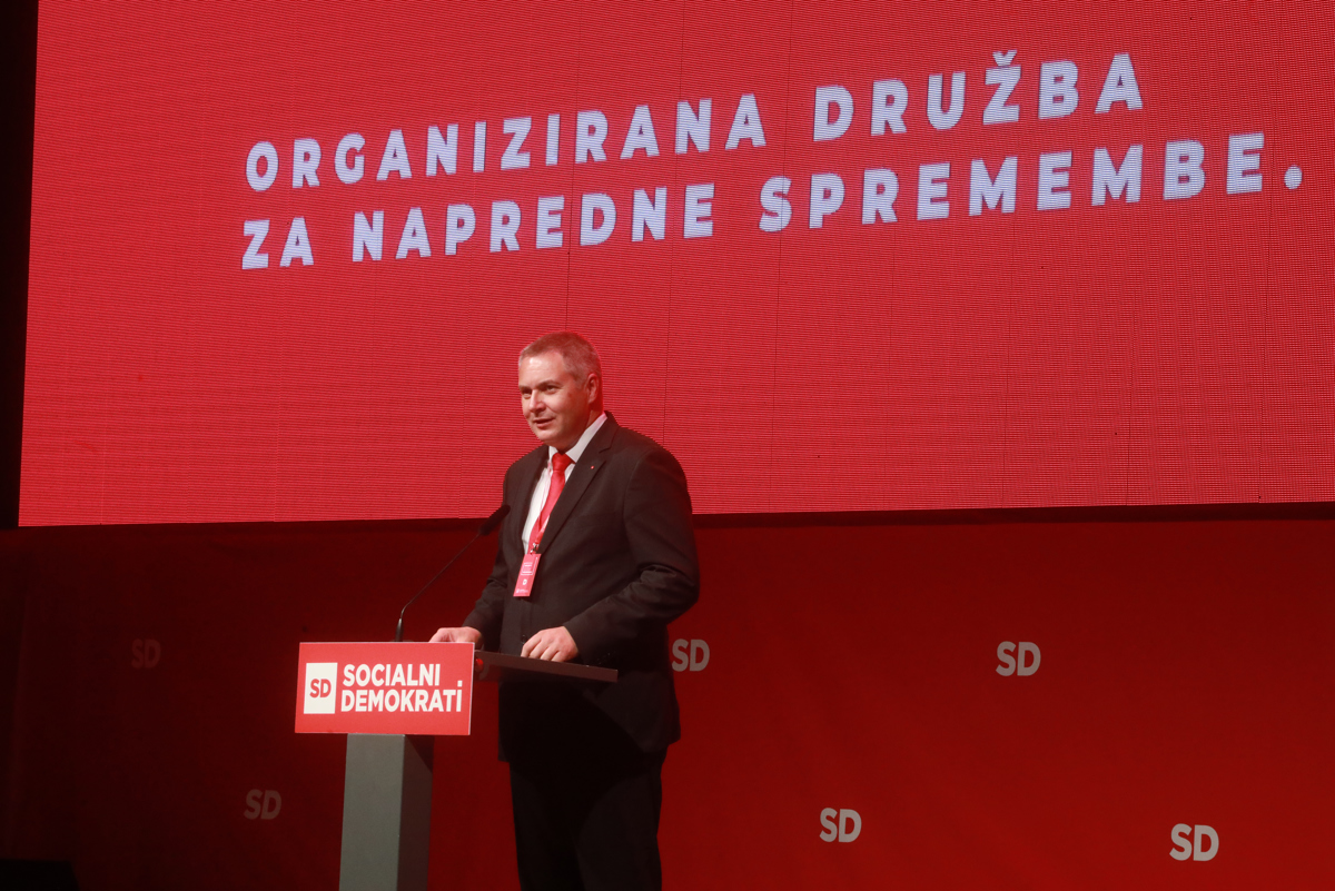 Celotno vodstvo Mladega foruma SD odstopilo, bi podmladek lahko prevzel Pahorjev sin Luka?