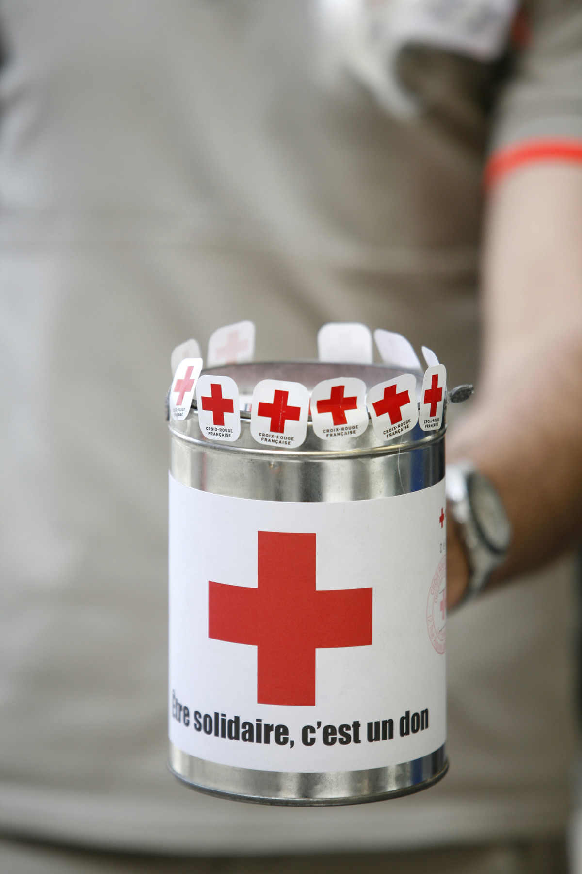 Presenetljiva najdba na vlaku za Luzern: Tudi po štirih letih ni znano, kdo je pošiljatelj 120 zlatih palic