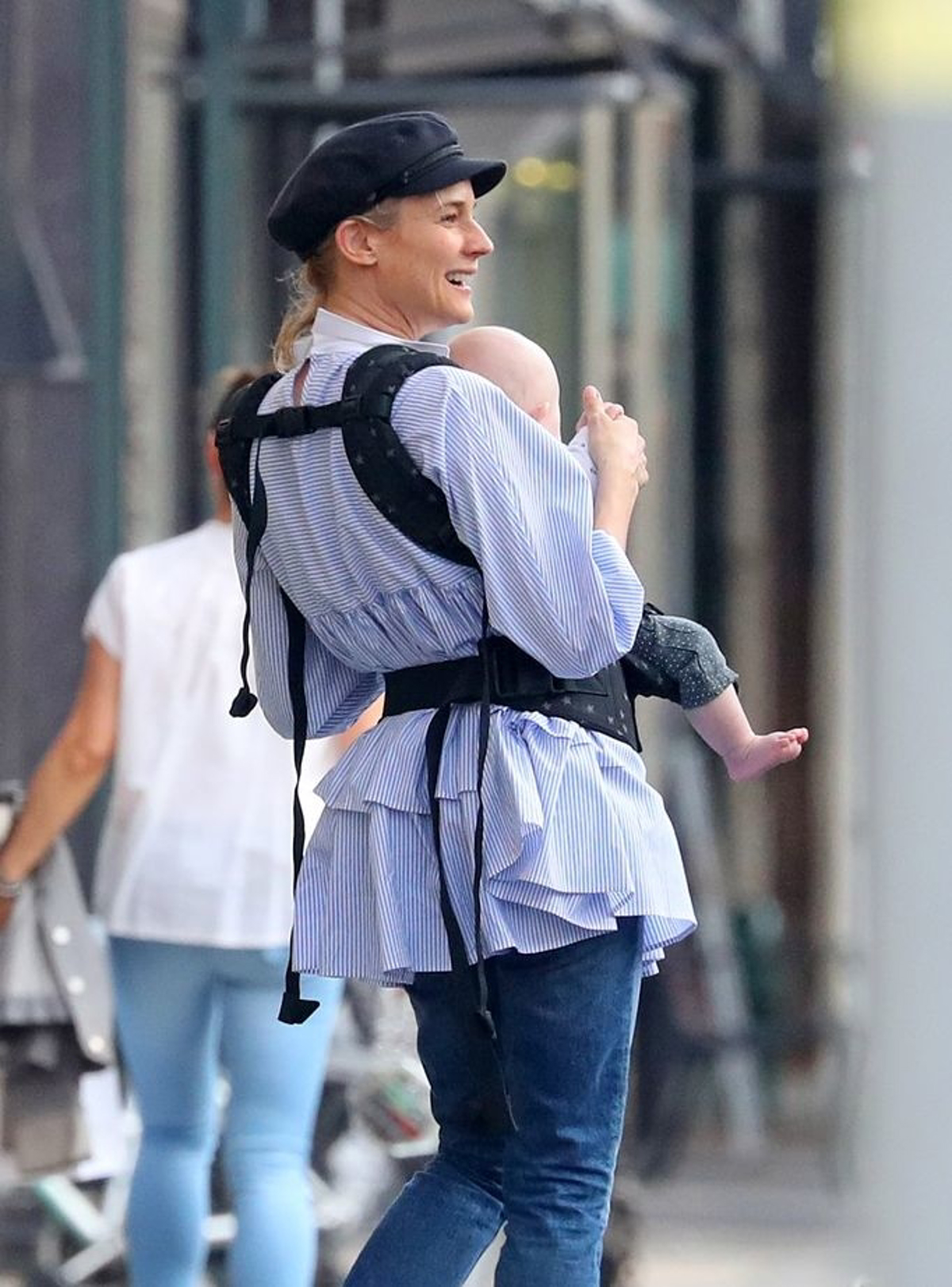 Diane Kruger je za sprehod po New Yorku izbrala črno kapetansko kapo.