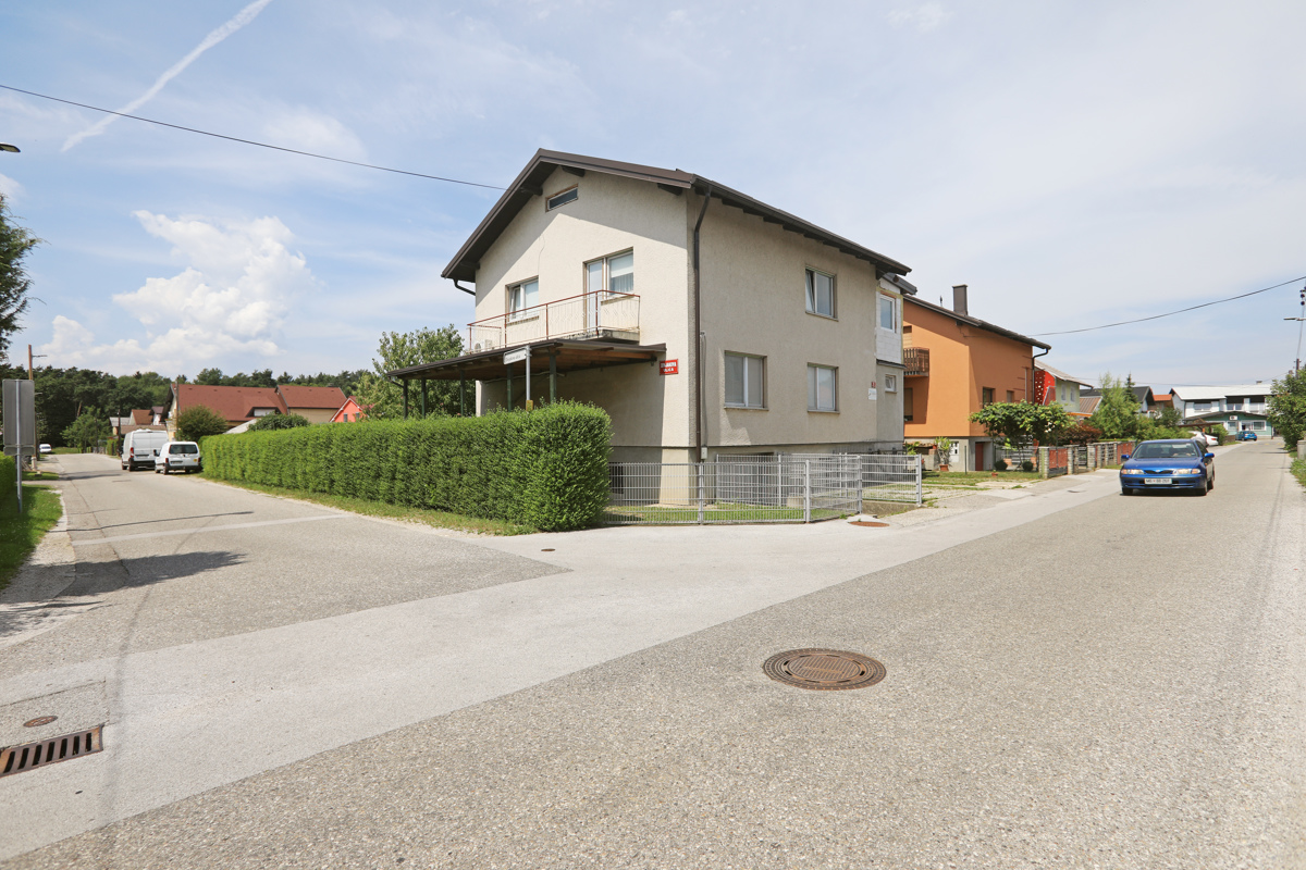 Za manj nepravilnega parkiranja v Miklavžu