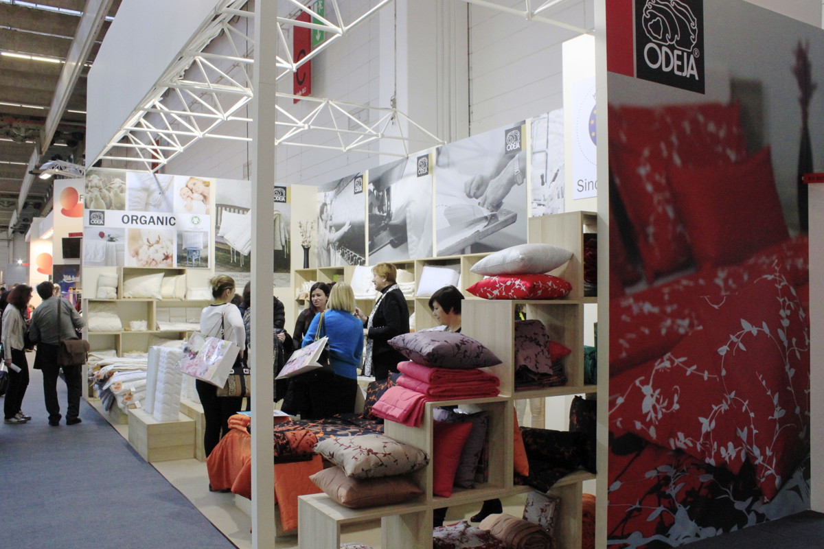 Ukrepi za reševanje gospodarstva: Usahli prihodki ustavljajo plačila