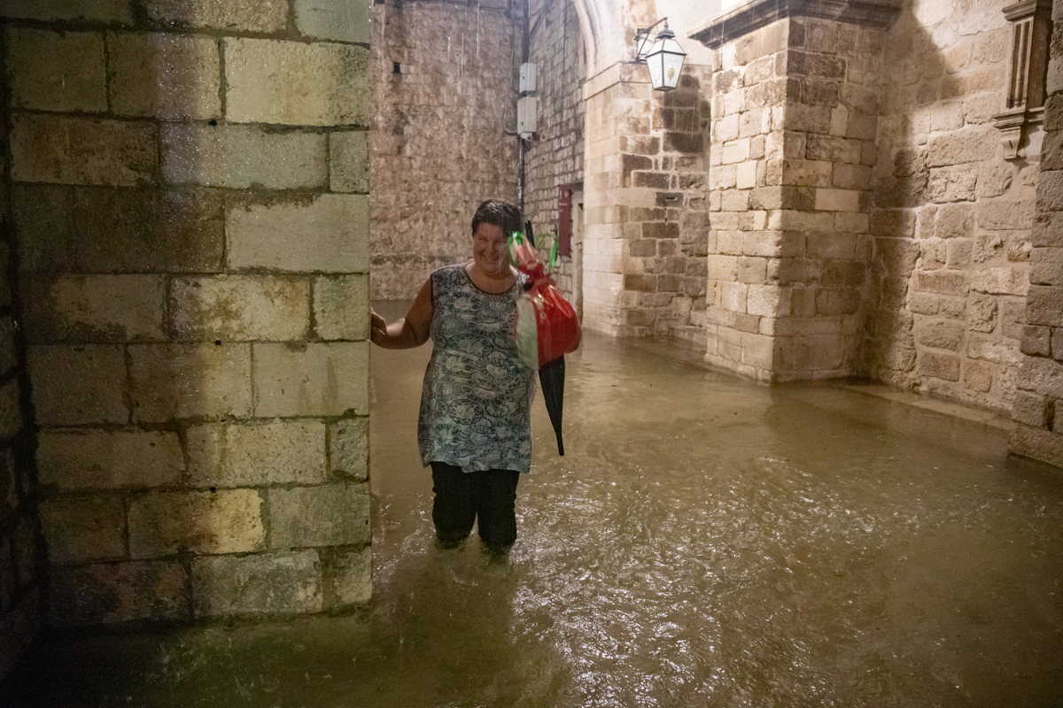 Odprlo se je nebo: Ne, to niso poplavljene Benetke, ampak priljubljena hrvaška turistična destinacija