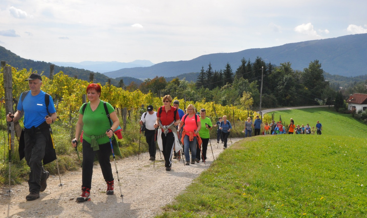 (NA NOGE!) Humanitarni pohod za družino v stiski