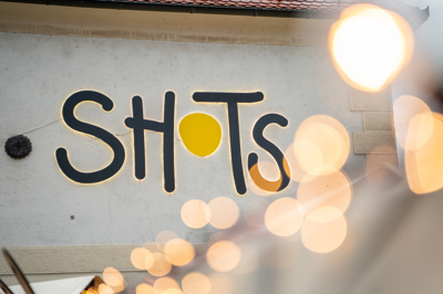 Na drugem poskusu Shots dve uri in pol biserov kinematografije