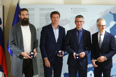 V počastitev prvih zlatih olimpijskih medalj