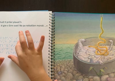 Žiga Špaget Aksinje Kermauner: Tipanke nagovarjajo več čutov in niso namenjene izključno slepim