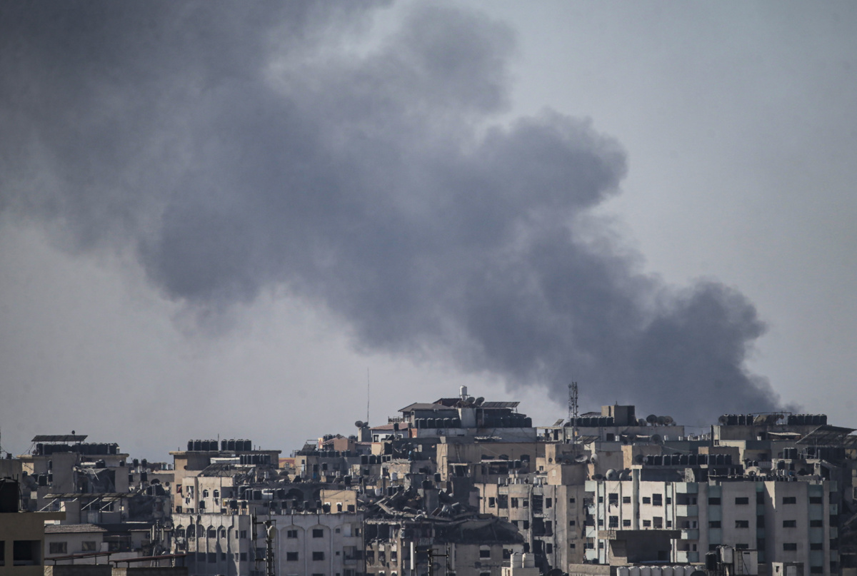 V napadu na begunsko taborišče v Gazi žrtve tudi v šoli