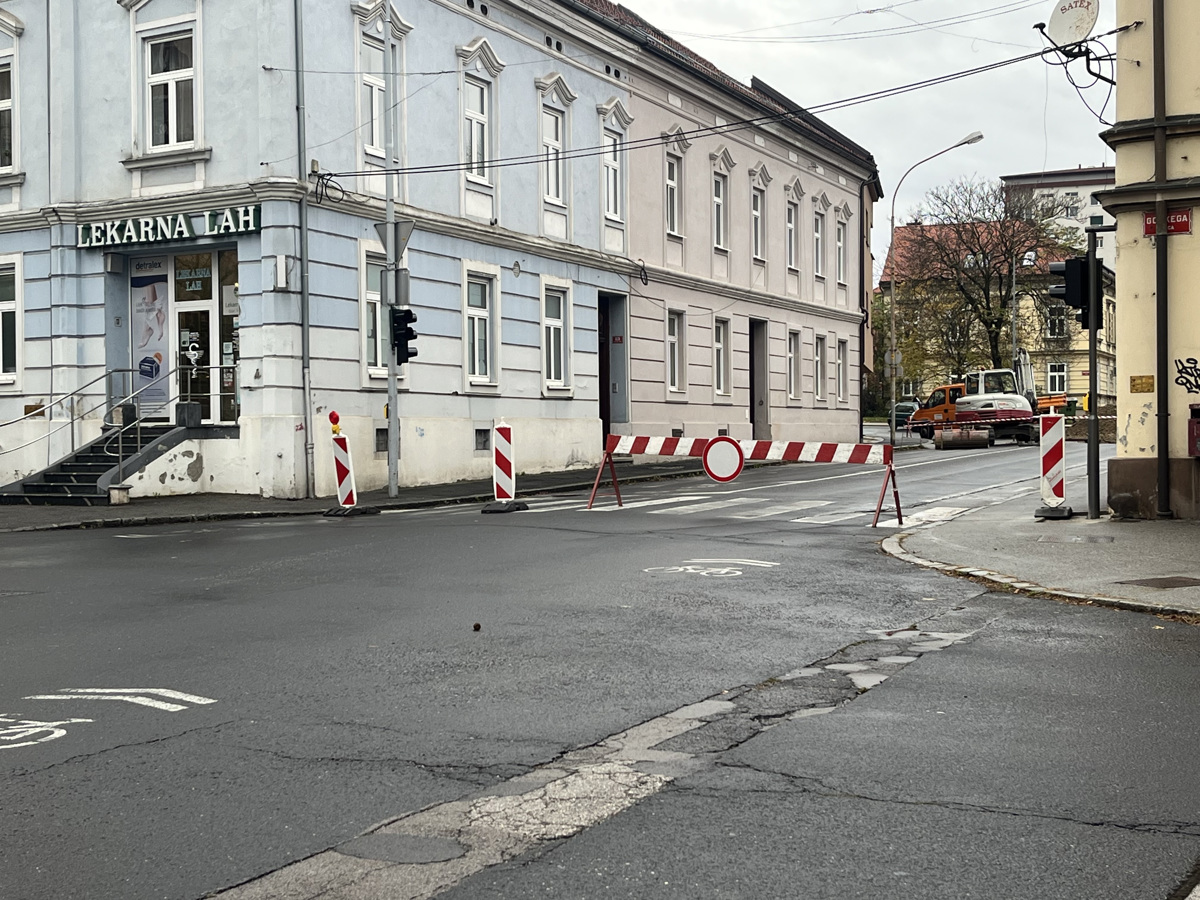 Semaforji v Ulici Moše Pijada v Mariboru šele do konca tedna