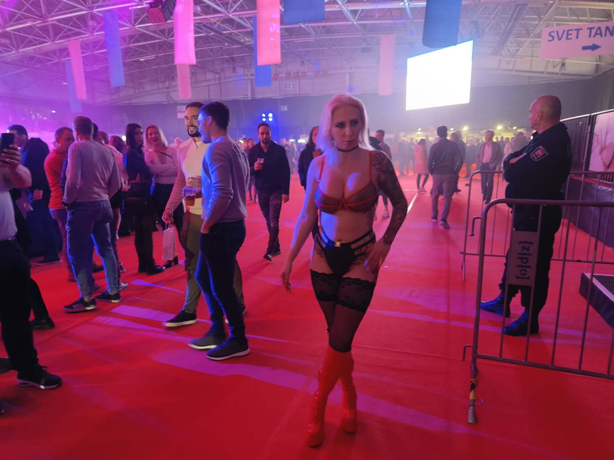 Hrvaška porno zvezda Sweet Mery.