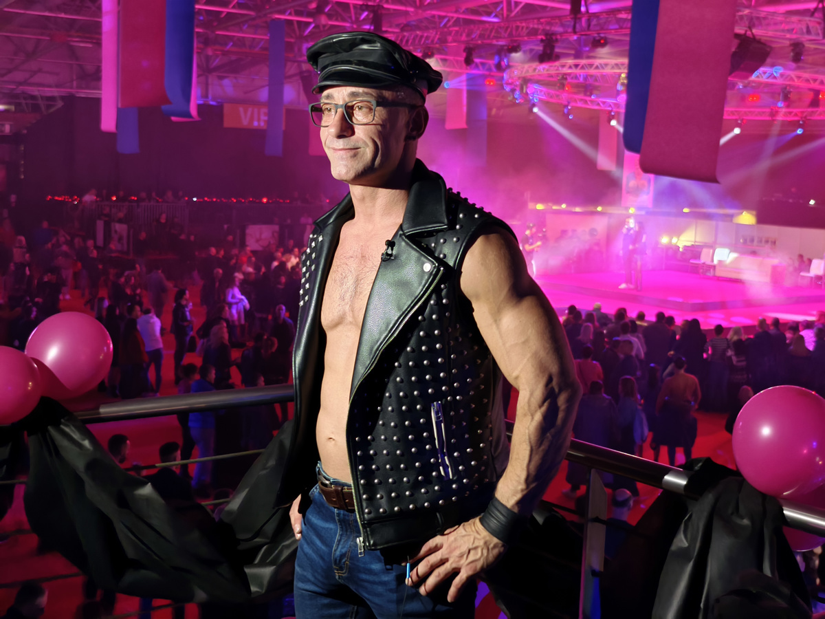 Porno igralec Mugur. 