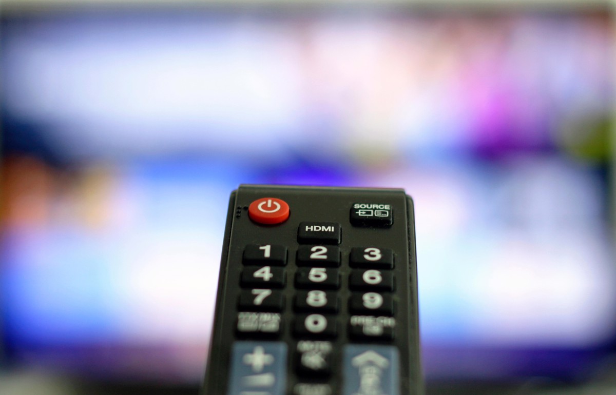 Predsednica srbskega medijskega regulatorja v nacistični uniformi, vrstijo se ogorčeni pozivi, naj odstopi