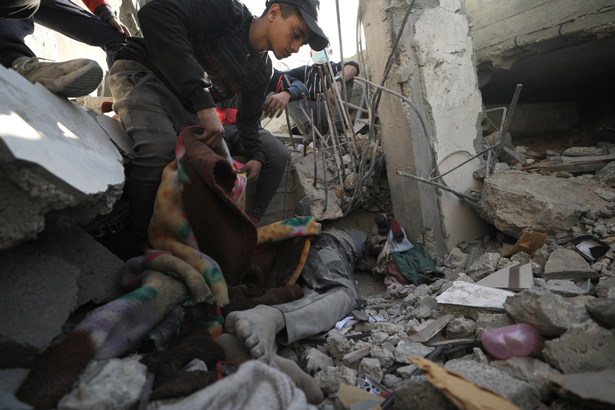 Vojna v Gazi: Izrael še nadaljuje brutalno ofenzivo