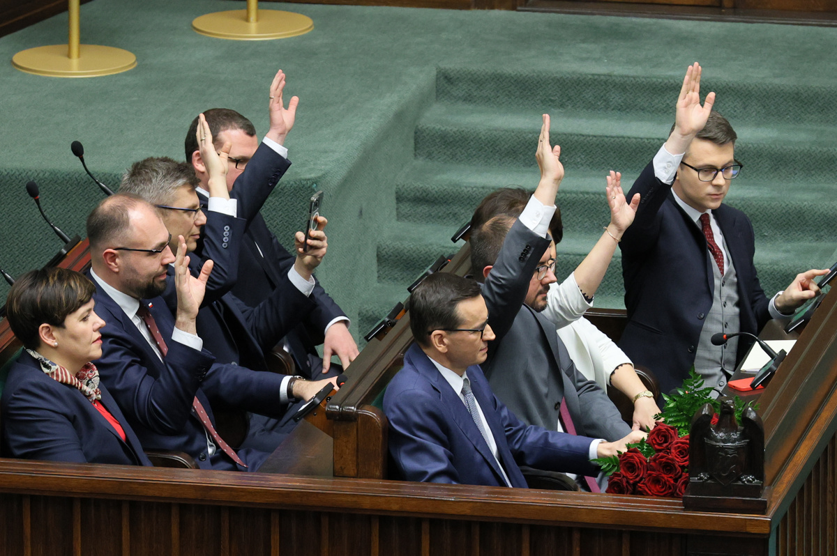 Morawiecki dobil nezaupnico: Poljsko vlado bo najverjetneje sestavil Tusk