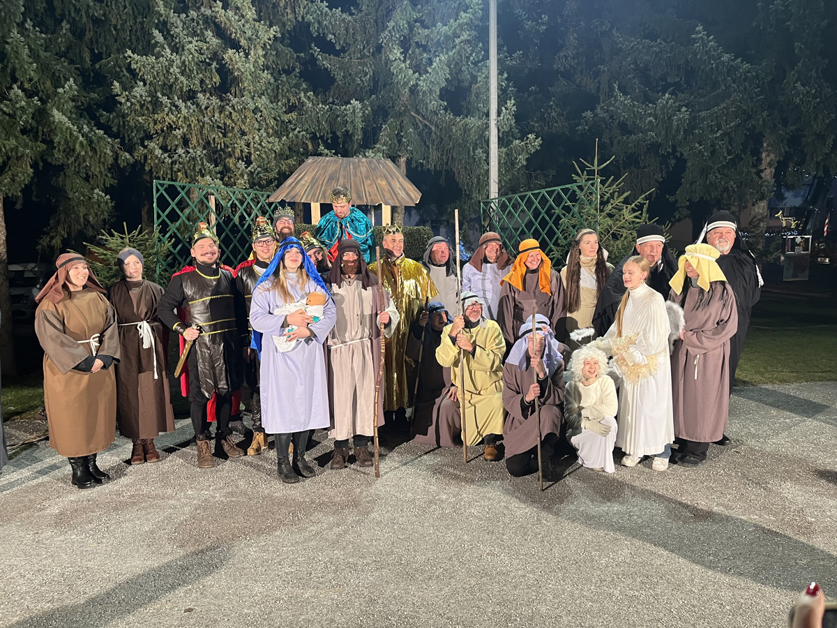 Žive jaslice v Mariboru: Božična zgodba na Slomškovem in Glavnem trgu