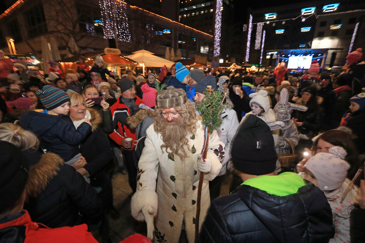 Dedek Mraz danes še zadnjič na mariborskih ulicah in trgih