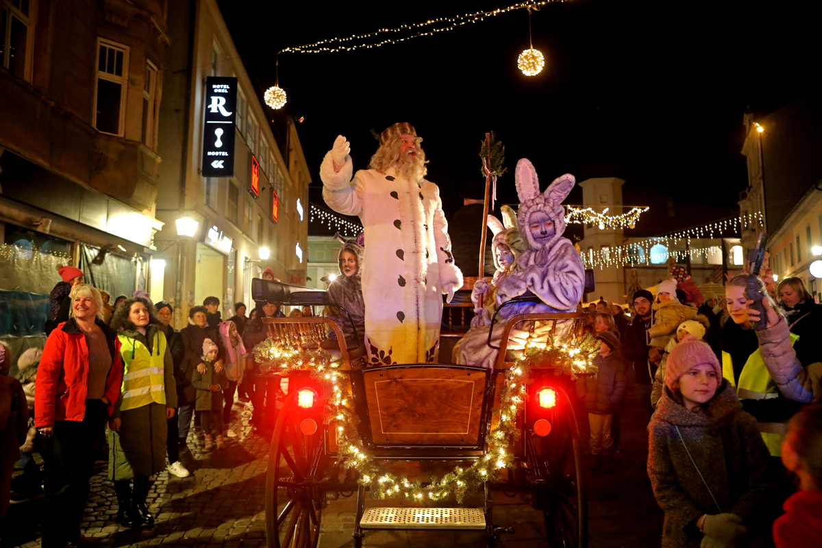 (FOTO) Dedek Mraz se je poslovil za eno leto in se odpeljal nazaj na Pohorje. Kaj bo sporočil babici Zimi?