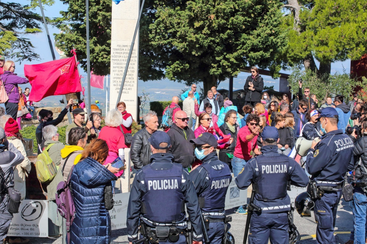 Levica je proti današnji javni tribuni v Kopru, kjer bo govoril Janez Janša