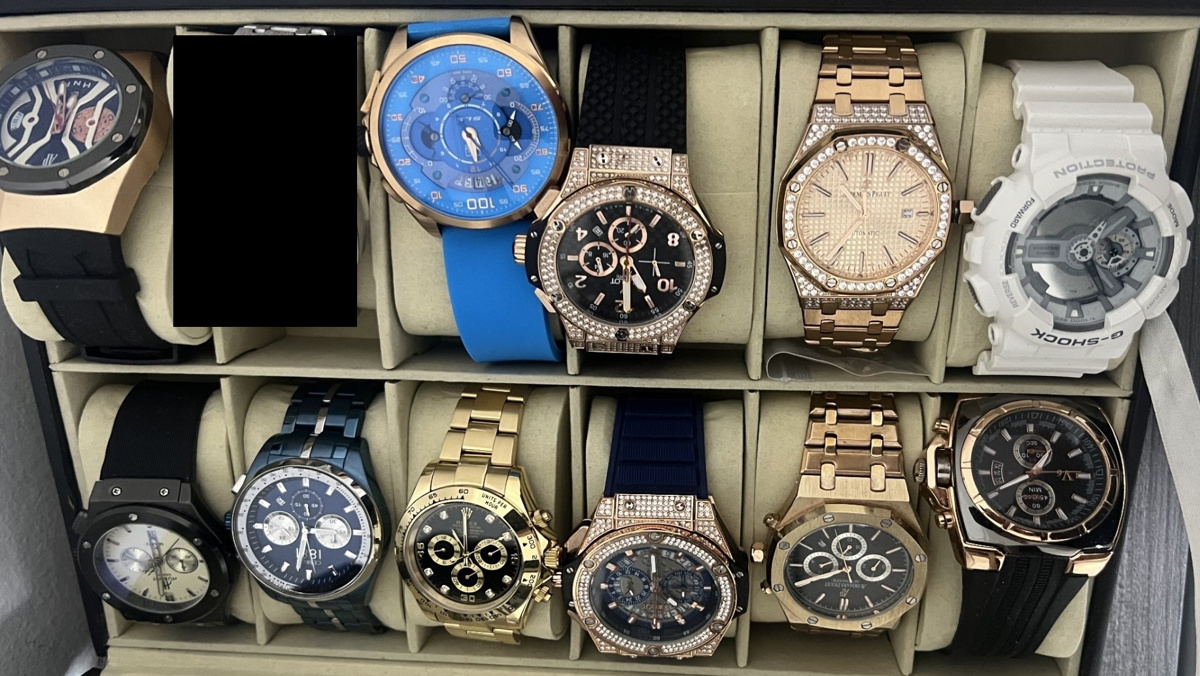 (FOTO) Na prehodu iz starega v novo leto iz hiše na območju Maribora ukradel zlatnino, gotovino in ure, škoda je velika