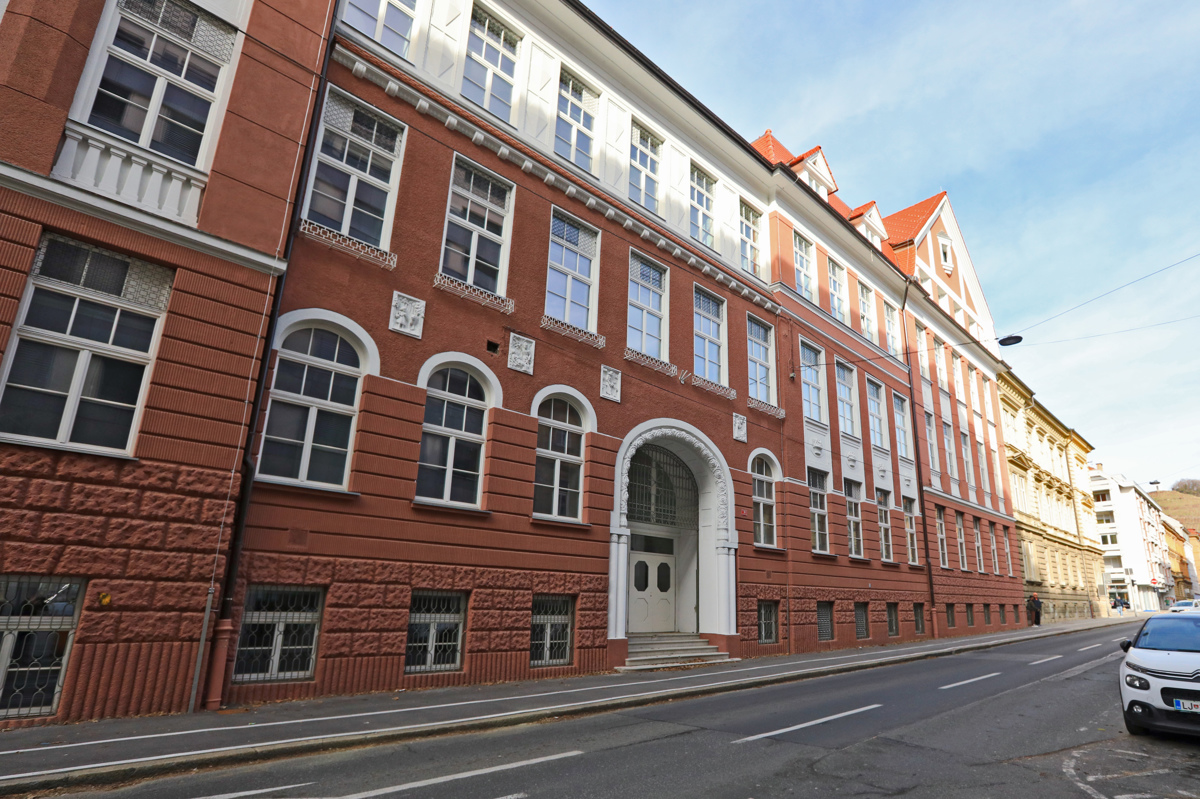 Štiri leta po podpisu pogodbe gostinska šola še vedno brez nove stavbe: Kako bo letos potekal pouk?