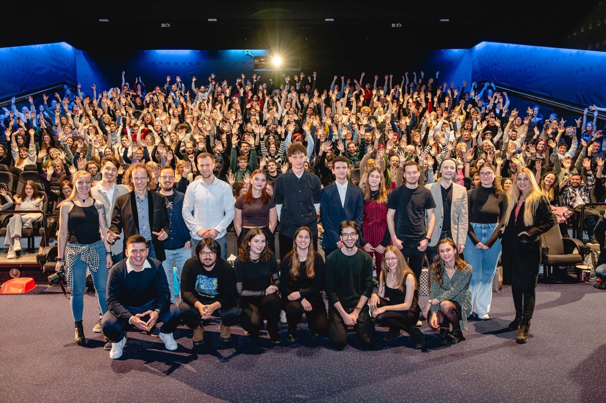 (VIDEO) Študenti FERI-ja s filmom Omrežje v polni veliki dvorani Mariboxa