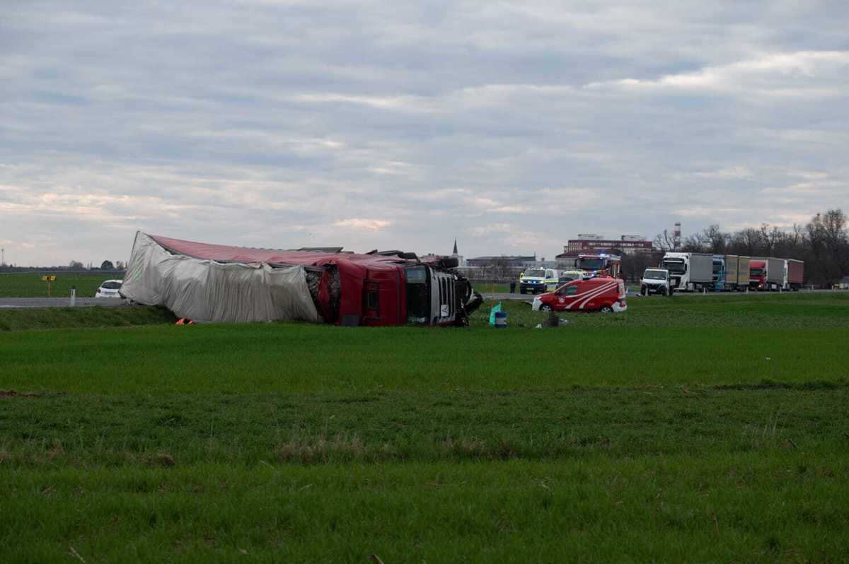 (FOTO) V nesreči pri Rakičanu umrl 32-letni voznik avtomobila