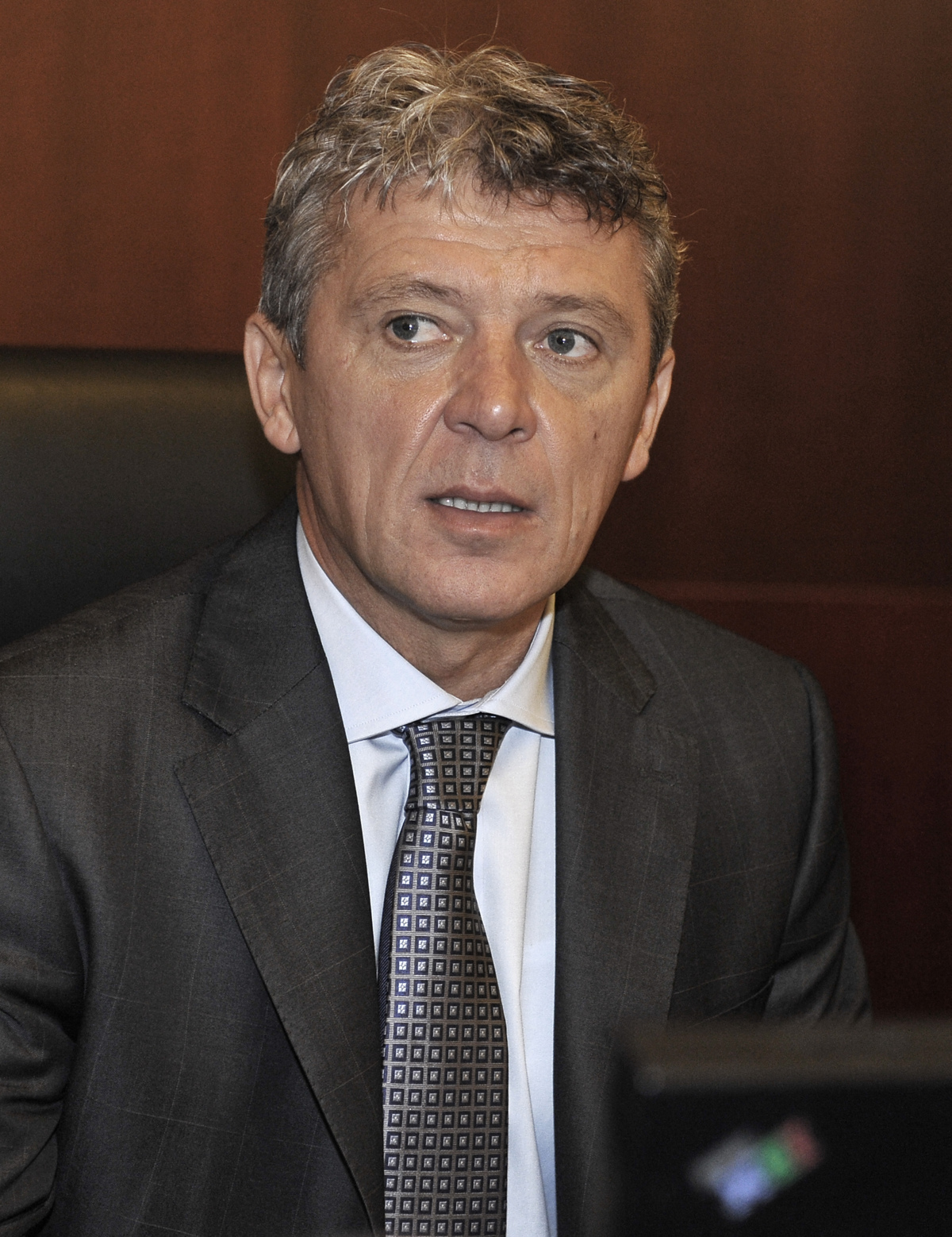 Zagreb: Nekdo naj bi se bil z orožjem spravil na avtomobil hrvaškega generalnega državnega tožilca