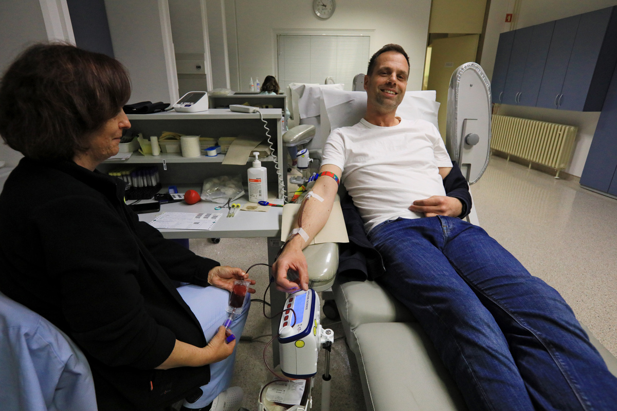 (FOTO) Nova krvodajalska akcija večerovcev: Vsak krvodajalec lahko pomeni razliko med življenjem in smrtjo