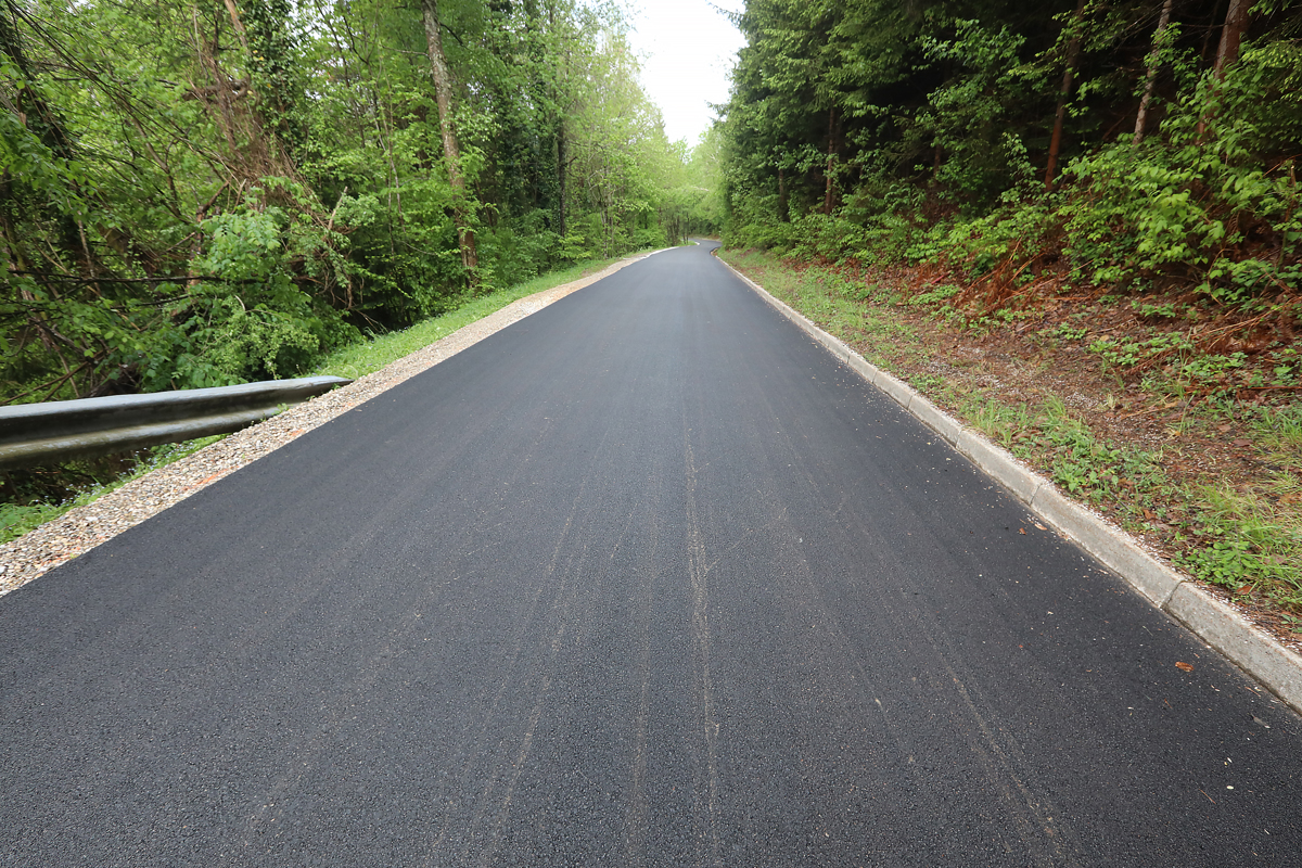 (FOTO) Prenovili 490 metrov ceste proti Gaju nad Mariborom