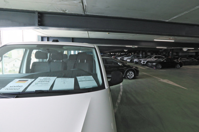 (FOTO) Nova prodajalna rabljenih avtomobilov v garaži trgovskega središča na Studencih