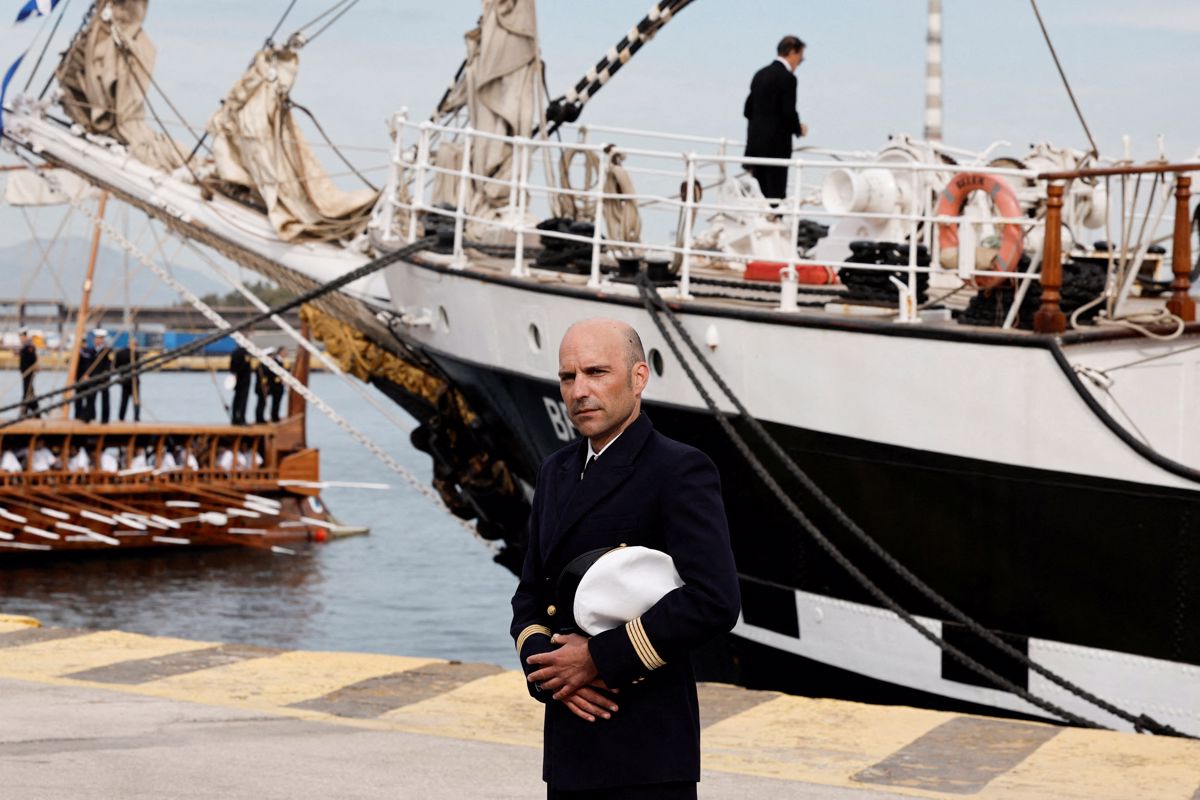 Iz Pireja proti Franciji izplula trijamborna jadrnica z olimpijsko plamenico