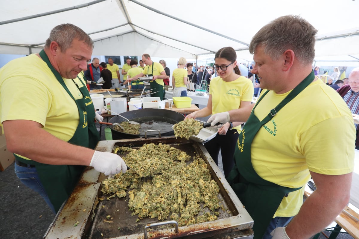 (FOTO) V Rošnji tradicionalni praznik špargljev. Letošnja novost carski praženec s šparglji