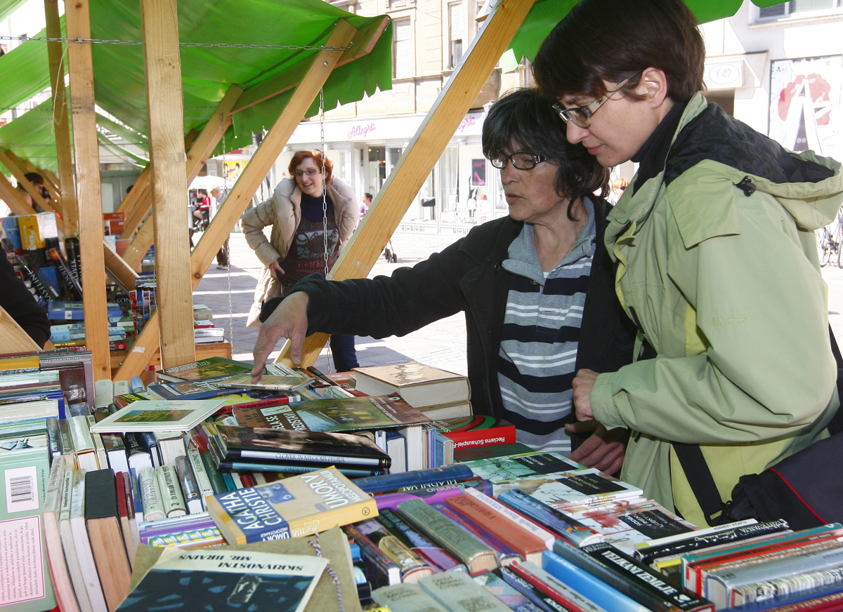 (NAPOVEDNIK DOGODKOV) Dramanje, maraton mariborskih literatov in kolesarski maraton