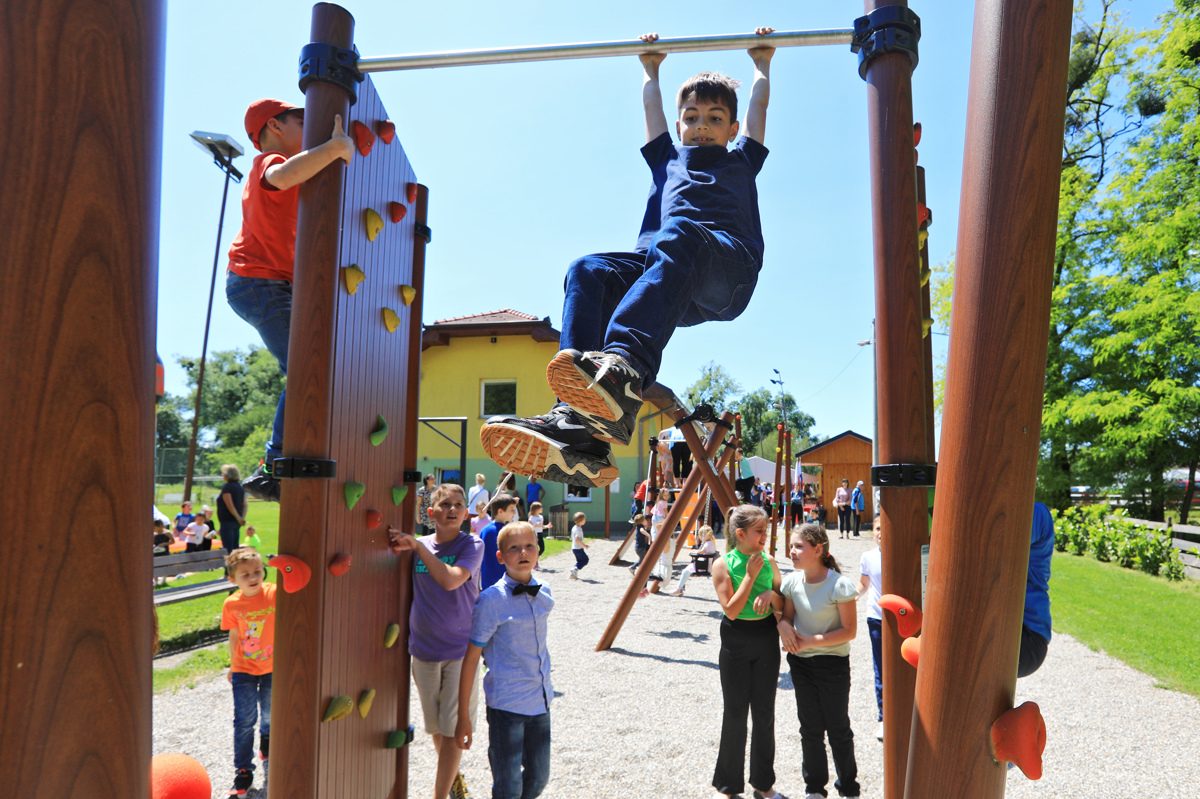 (FOTO) Vesel dogodek v Dogošah: "Zadnja vas Maribora" dobila prva otroška igrala​