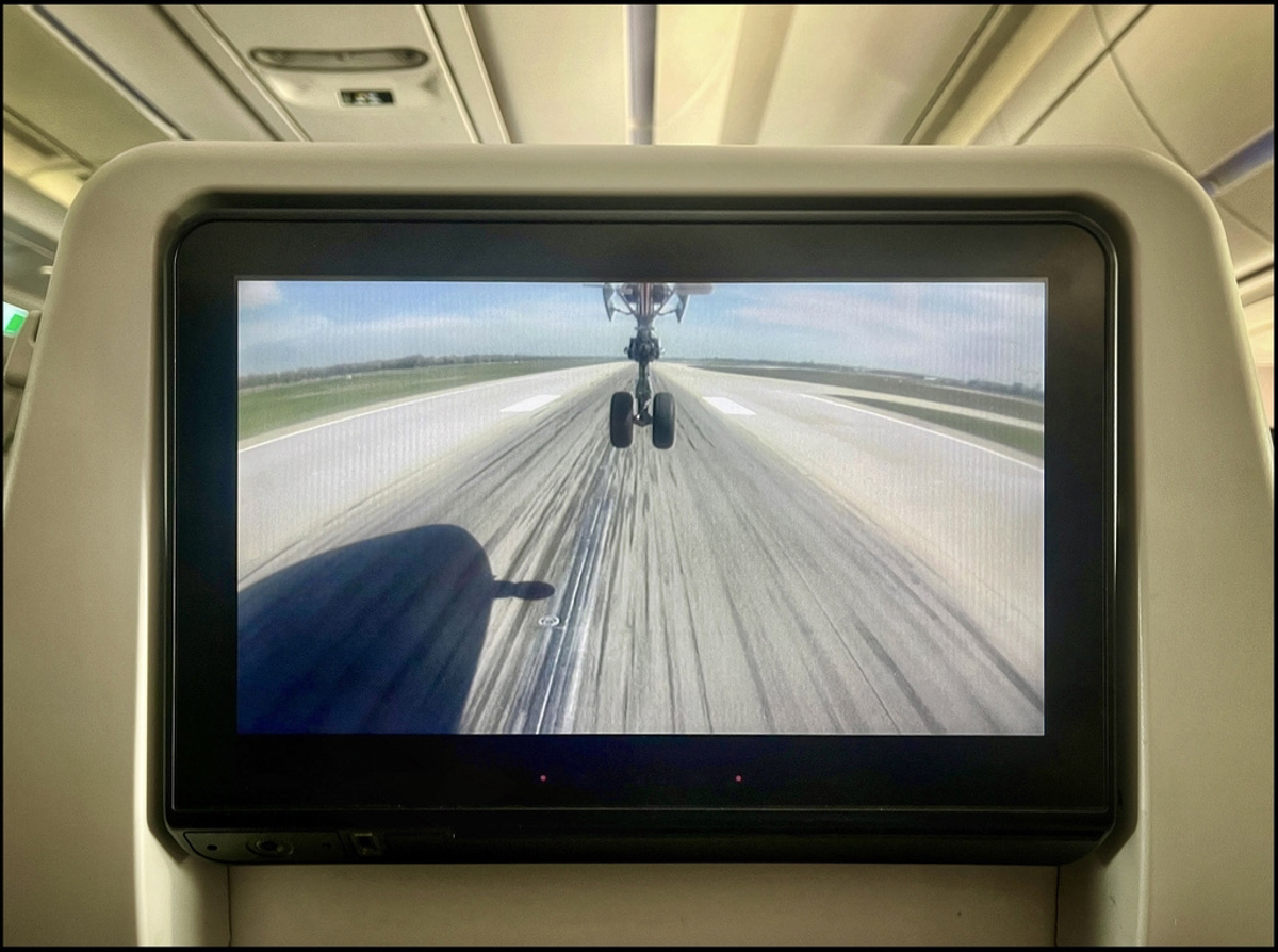 (FOTO) Znanih več podrobnosti nesreče, ko je na Hvaru manjše letalo zgrešilo pristajalno stezo