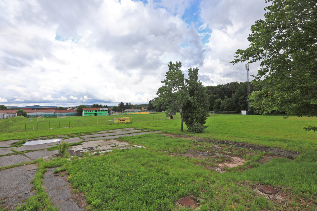 Koliko namerava mariborska občina nameniti ureditvi nogometnega igrišča na stadionu Pobrežje?