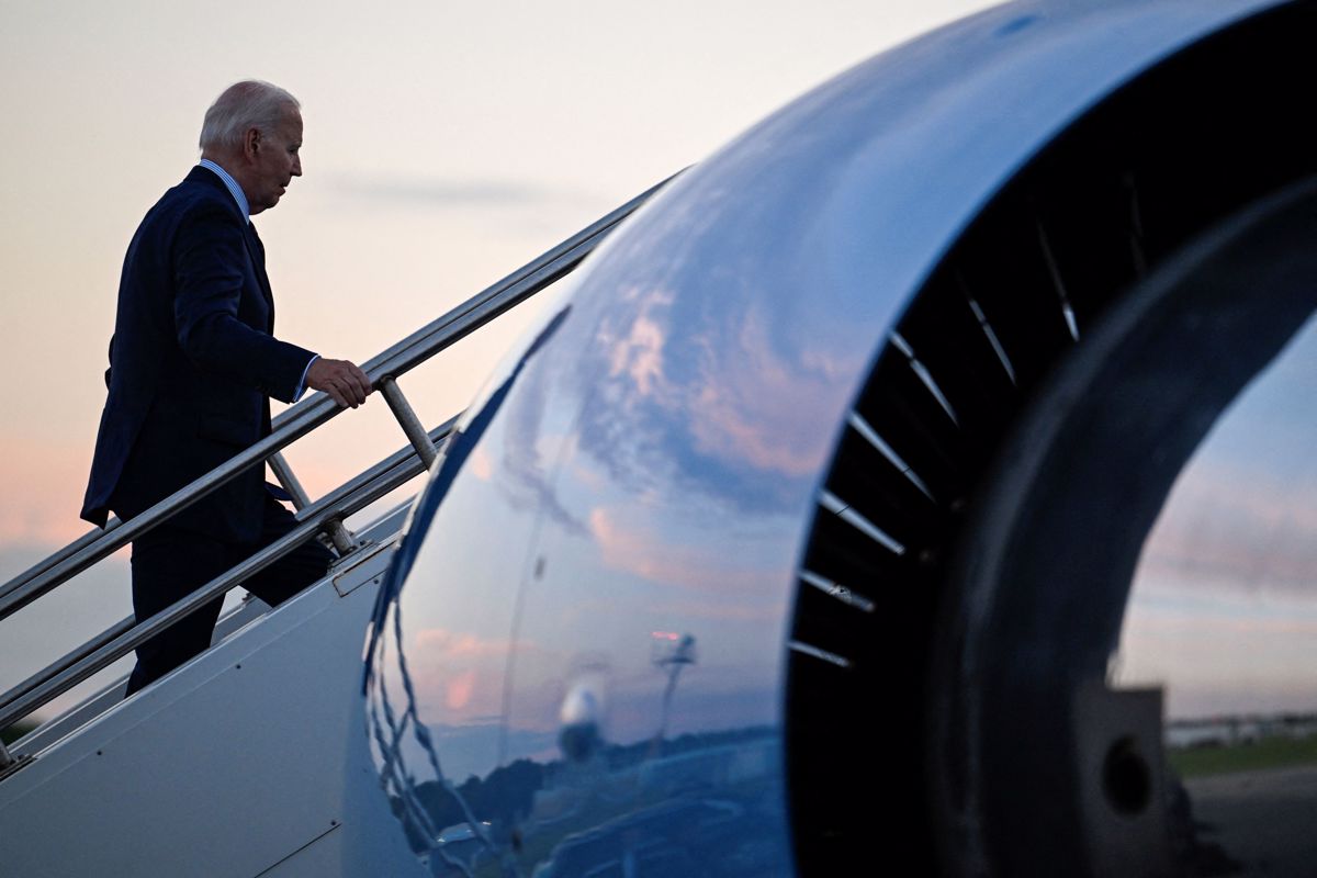 Biden začasno zapira mejo za prosilce za politični azil