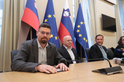 Pogajanja o plačni reformi: Obe strani sta optimistični, čeprav bo treba streti še kar nekaj trdih orehov