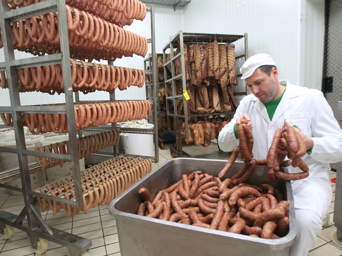 Vroča delovna mesta v Mariboru in okolici: Vas veseli delo z avtomobili? Ste dobri v kuhanju? Iščejo več učiteljev