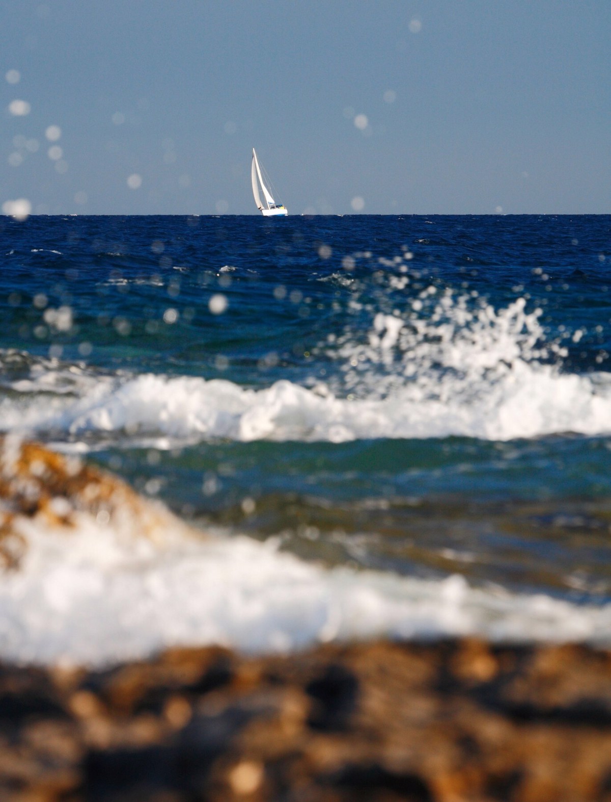 V nesreči ribiške ladje na Portugalskem več mrtvih in pogrešanih