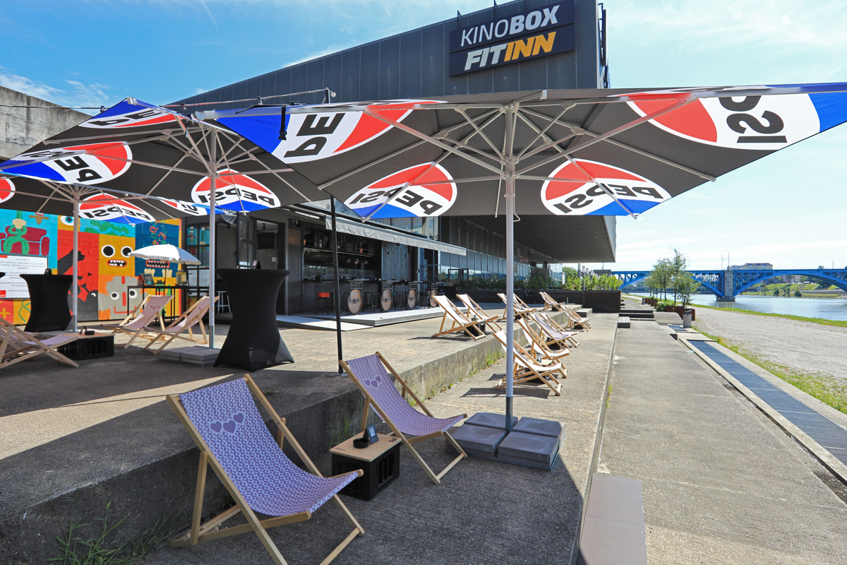 Ulični bistro ob Dravi: Ob četrtkih se prigrizkom pridruži izbrana glasba