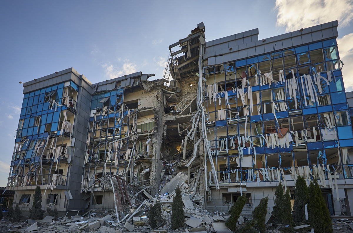 V ruskih napadih v Ukrajini več mrtvih in ranjenih