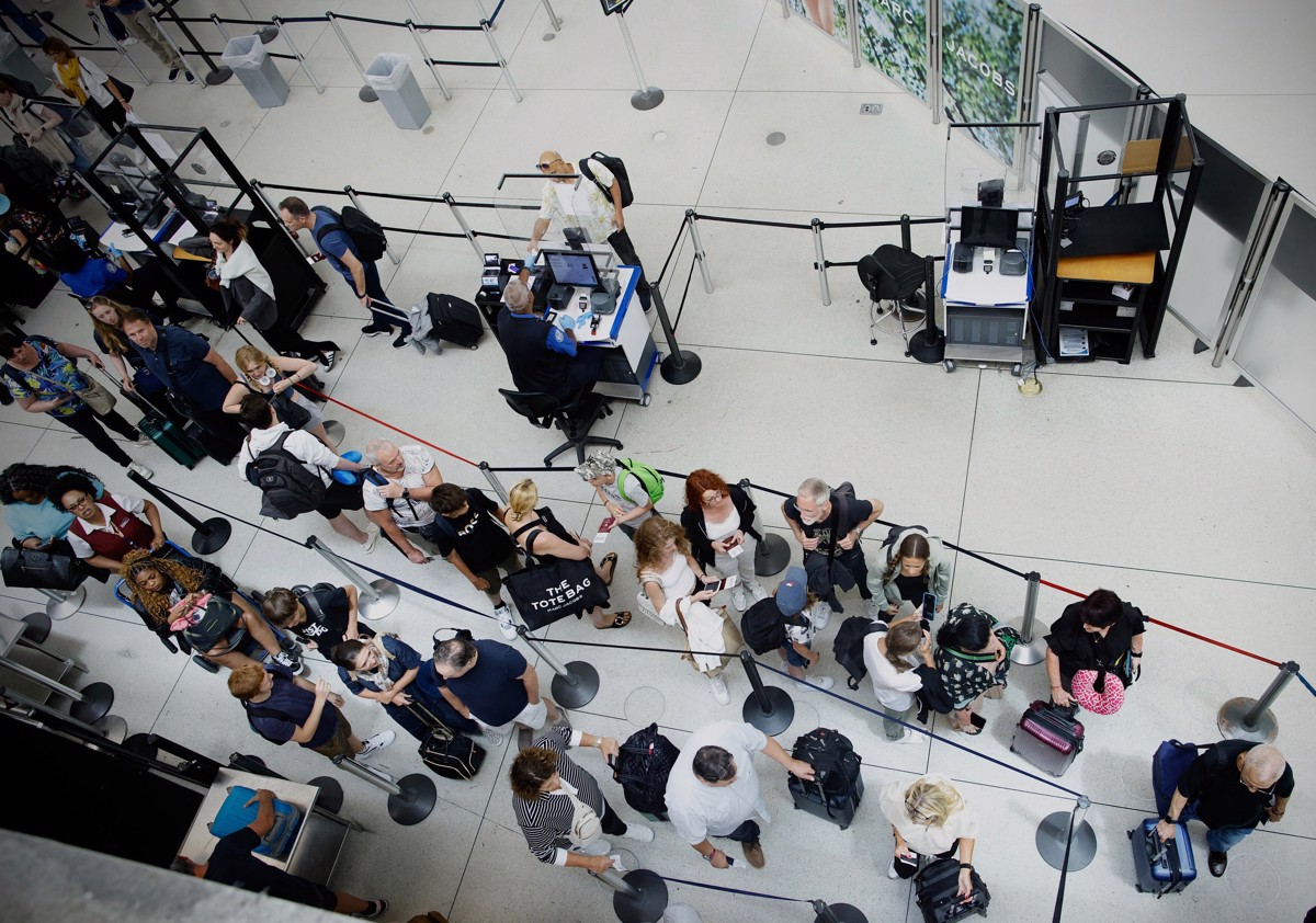 V požaru na letališču v New Yorku več poškodovanih