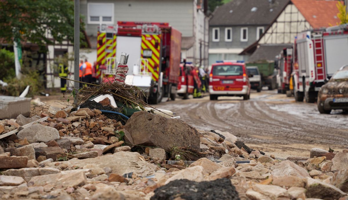 (FOTO) V delih Nemčije zaradi močnih neviht poplavljalo ceste in domove