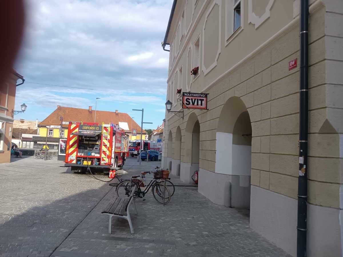 (FOTO) Gasilska intervencija v Mariboru, zagorelo v Roletarstvu Svit