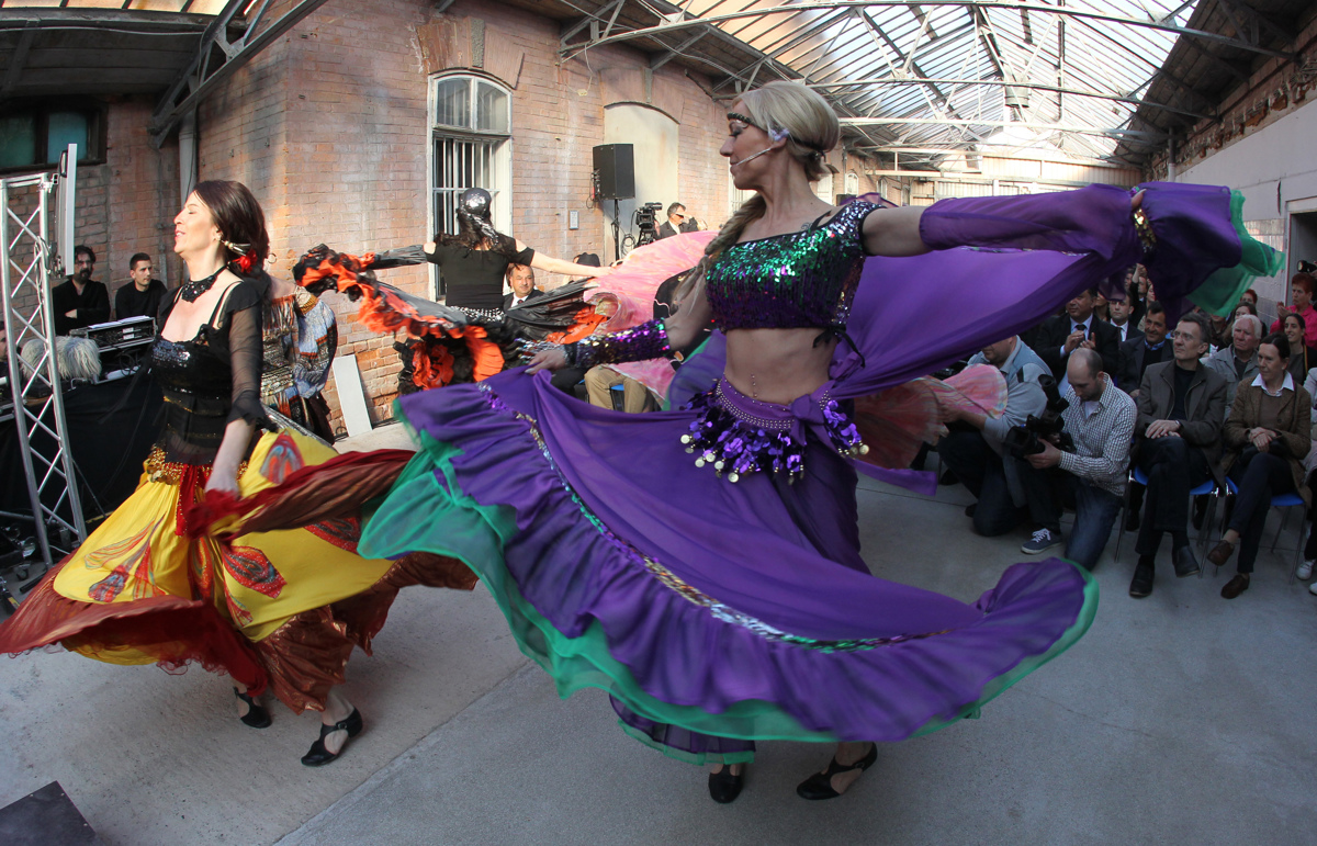 Arsenovič mariborskim Romom: "Pričakujem, da tudi romska skupnost naredi svoj del naloge, ker mi svoje delamo"