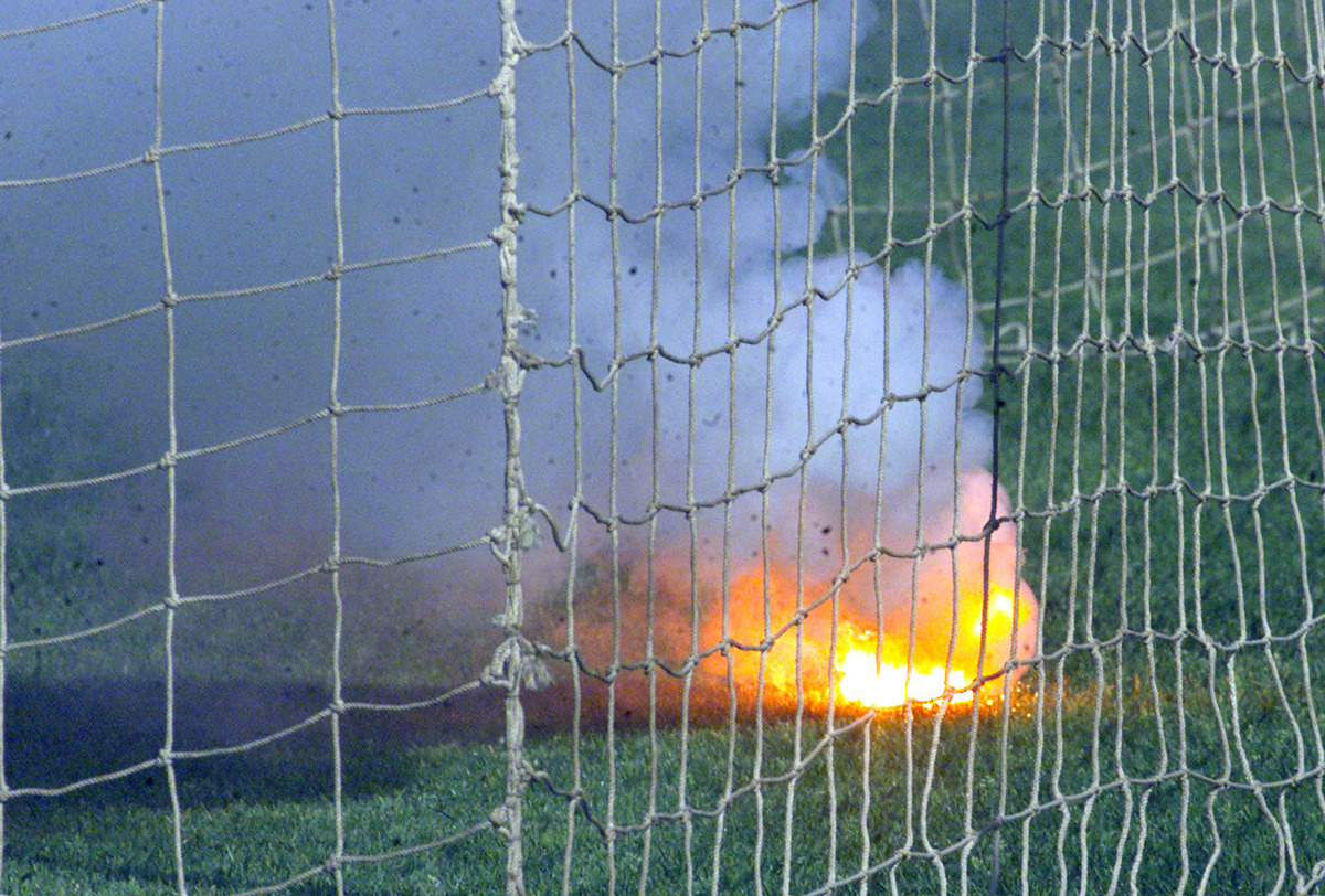 Rakete, mamila, dimne bombe ... Po tekmi Rijeke in Olimpije na Rujevici pridržali 18 oseb