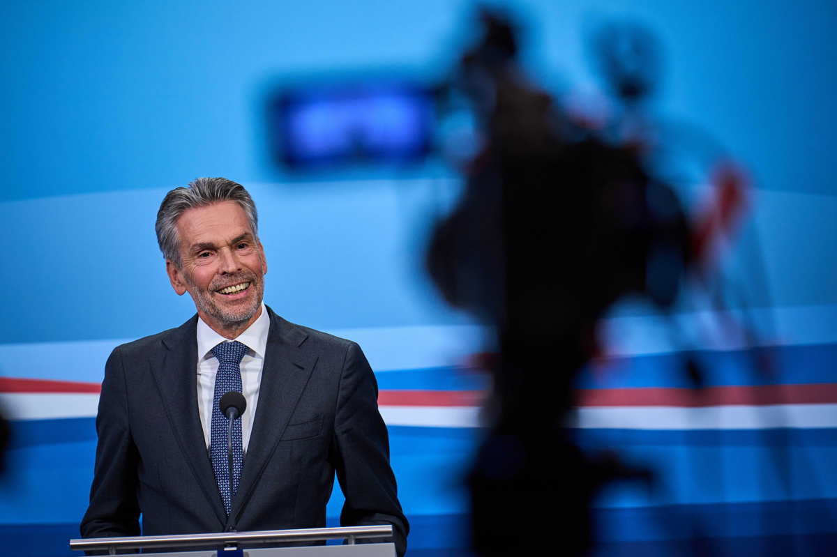 Nizozemski premier prepovedal prisotnost elektronskih naprav na sejah vlade