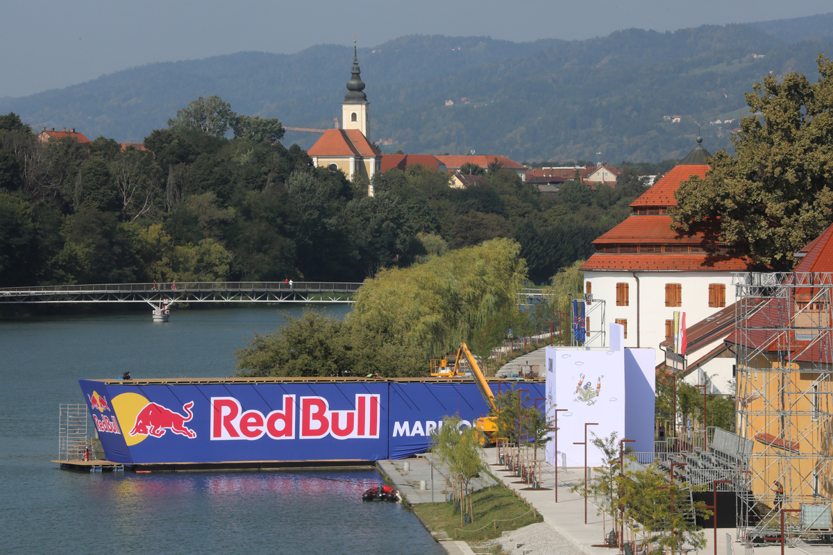 (FOTO) Lent nared za drugi mariborski Flugtag. Kako so pripravljali vzletno stezo in kako bo potekala prireditev?