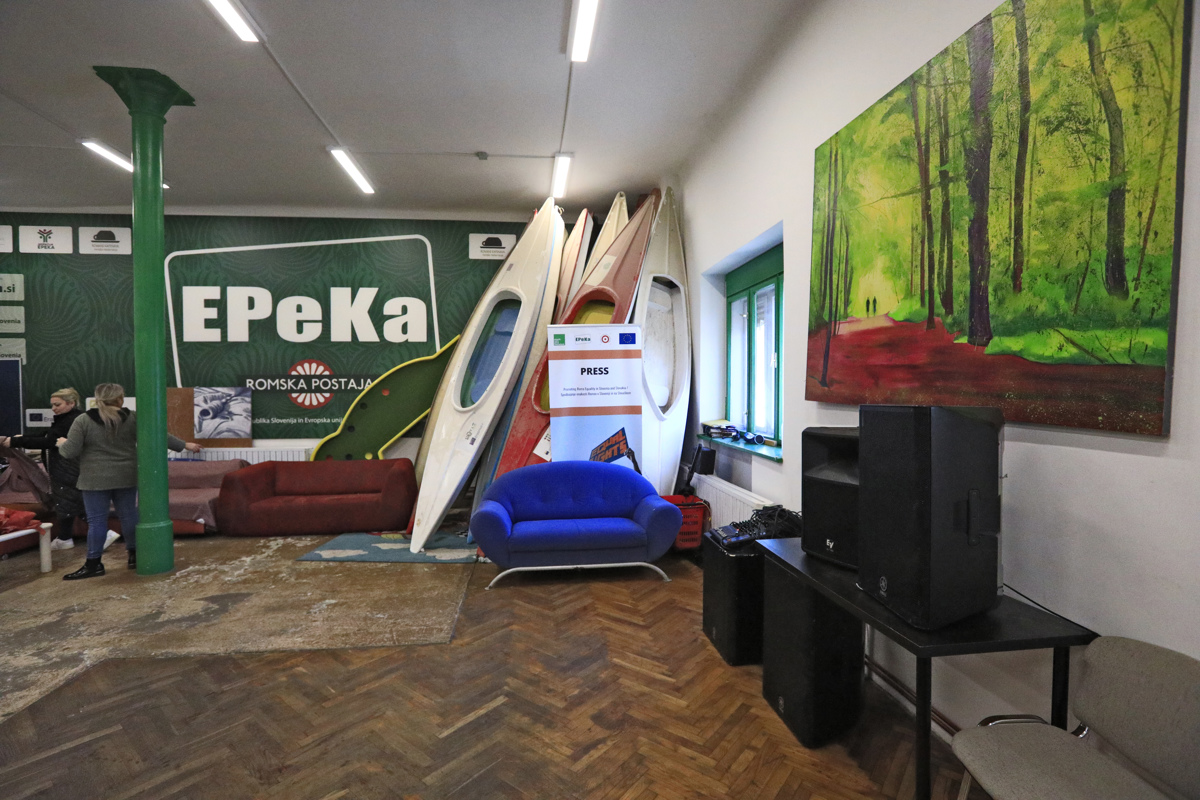 Vroča delovna mesta: Koga potrebuje EPEKA, kje dobijo delo prodajni svetovalec, notarski pripravnik, čistilka?