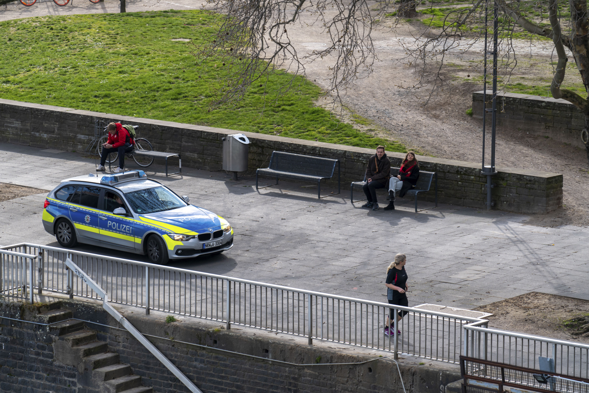 Pred kavarno v Kölnu odjeknila eksplozija. Policija: Očitno so v tem okolju neplačani računi, ki se še vedno poravnavajo